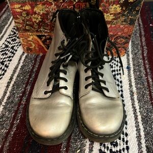 Kid’s Dr. Martains lace up with zipper size Y4